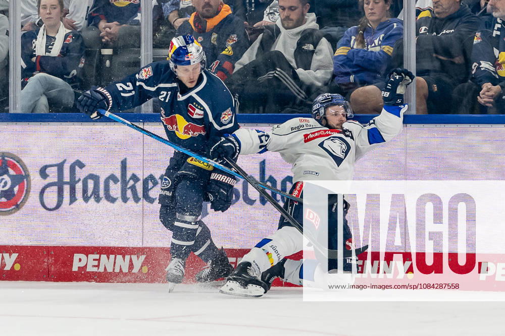 Battle for the Puck: Face-off between Dominik Kahun of EHC Red Bull Munich, 21, and Nicolas Appendino of ERC Ingolstadt, 21 (GER), EHC Red Bull Munich vs. ERC Ingolstadt, DEL, 2026–2027 season, Matchday 7, October 9, 2026 Photo: HMB Media, Franz Feiner