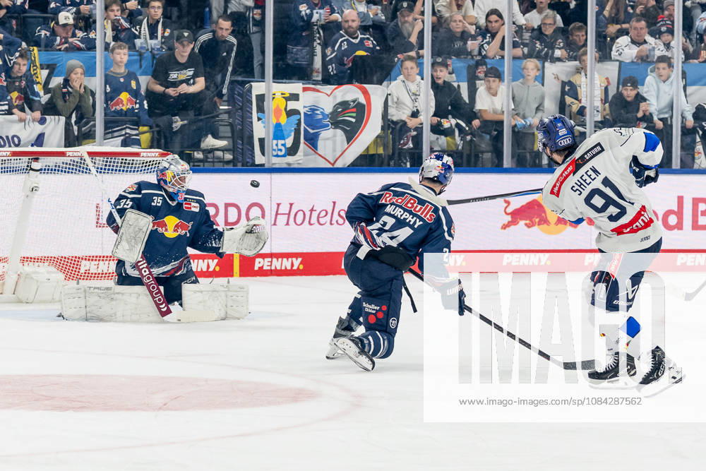 Ryan Murphy of EHC Red Bull Munich (24) is unable to stop Riley Sheen of ERC Ingolstadt (91) from shooting on the goal of Mathias Niederberger, goalie for EHC Red Bull Munich (35), GER, EHC Red Bull Munich vs. ERC Ingolstadt, DEL, 2026–2027 season, Matchday 7, October 9, 2026. Photo: HMB Media, Franz Feiner