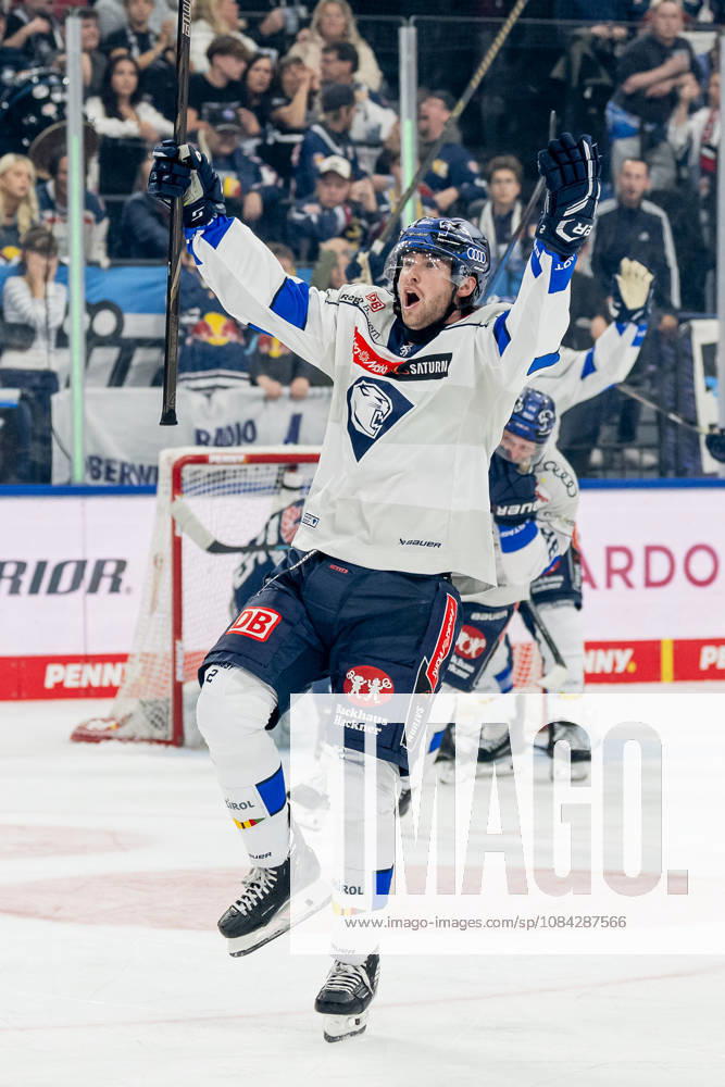 Sam Ruopp of ERC Ingolstadt, No. 02, celebrates his goal to make it 0–4 GER, EHC Red Bull Munich vs. ERC Ingolstadt, DEL, 2026–2027 season, Matchday 7, October 9, 2026. Photo: HMB Media, Franz Feiner