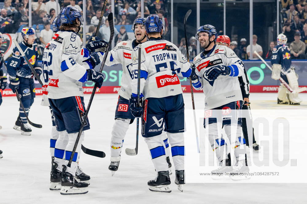 The Ingolstadt fans celebrate with Sam Ruopp ERC Ingolstadt, 02, on his second goal, making the score 0–4 GER, EHC Red Bull Munich vs. ERC Ingolstadt, DEL, 2026–2027 season, Matchday 7, October 9, 2026. Photo: HMB Media, Franz Feiner