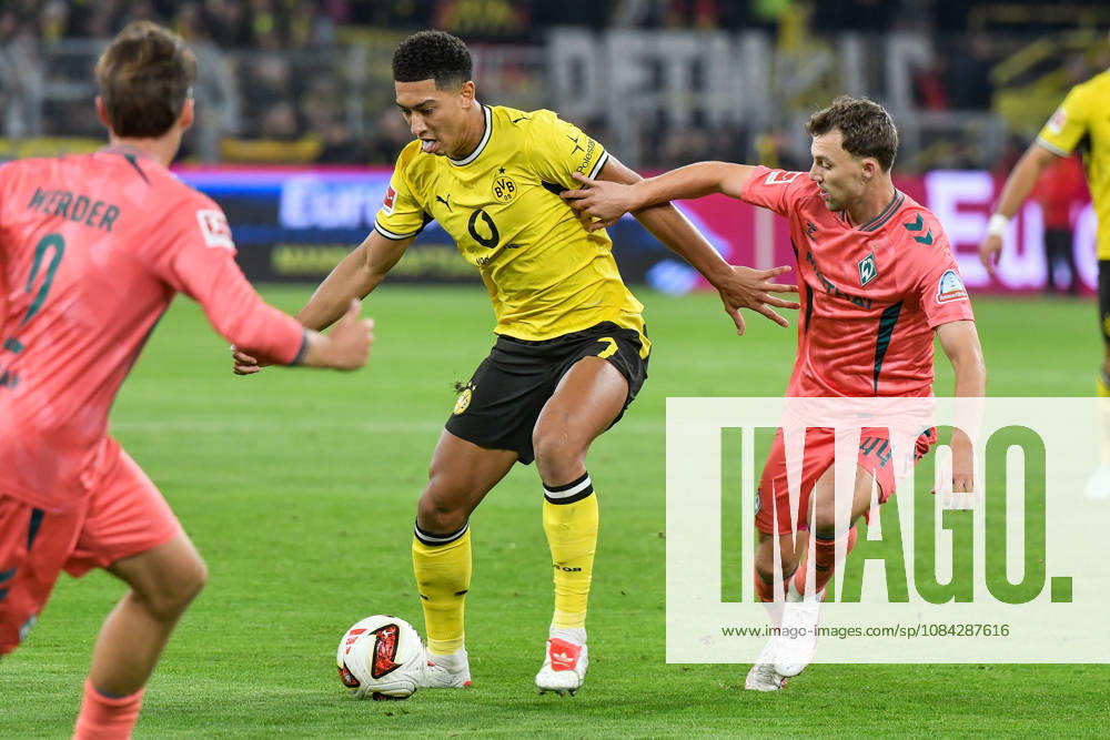 From left: Jobe Bellingham (Dortmund 7) and Youri Regeer (Bremen 44) in a one-on-one duel, September 10, 2026 ¢ Soccer ¢ Borussia Dortmund vs. SV Werder Bremen, Signal Iduna Park, Dortmund, DFB and DFL regulations prohibit any use of photographs as image sequences and or quasi-video. NRW, Germany