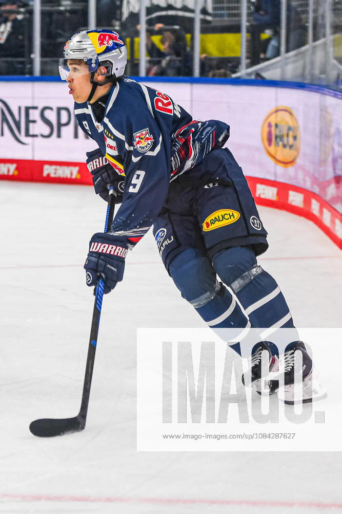 Munich, Germany PENNY DEL, German Ice Hockey League, 2026–27 season, Matchday 7: EHC Red Bull Munich vs. ERC Ingolstadt at SAP Garden in Munich; Moritz Warnecke of EHC Red Bull Munich on the puck, with the puck, in possession of the puck