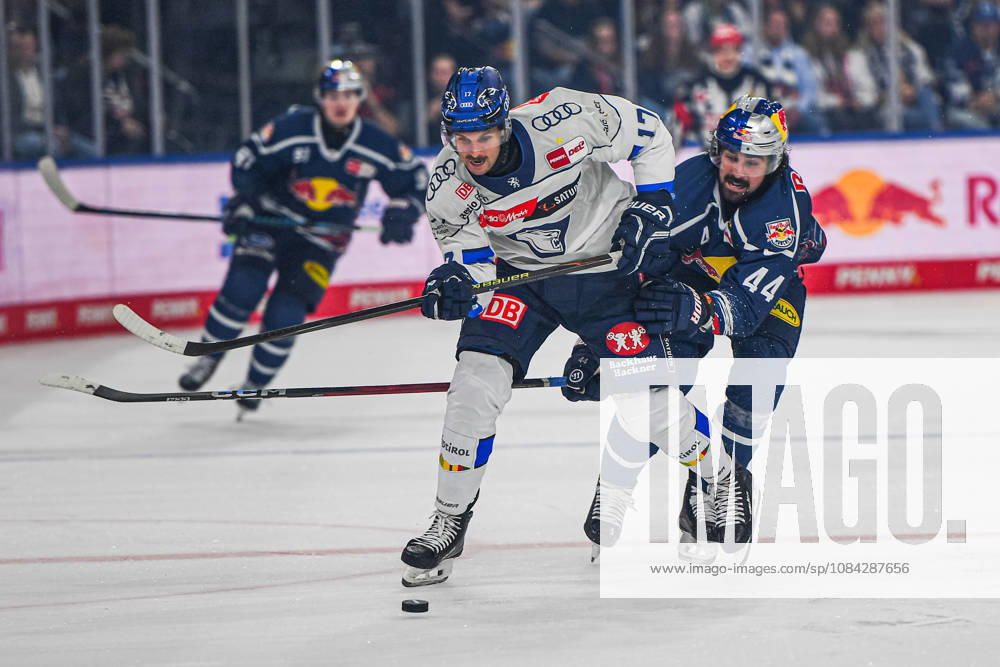 Munich, Germany PENNY DEL, German Ice Hockey League, 2026–27 season, Matchday 7: EHC Red Bull Munich vs. ERC Ingolstadt at SAP Garden in Munich. Abbott Girduckis of ERC Ingolstadt in a one-on-one battle, a duel, and a fight for the puck with Trevor Carrick of EHC Red Bull Munich