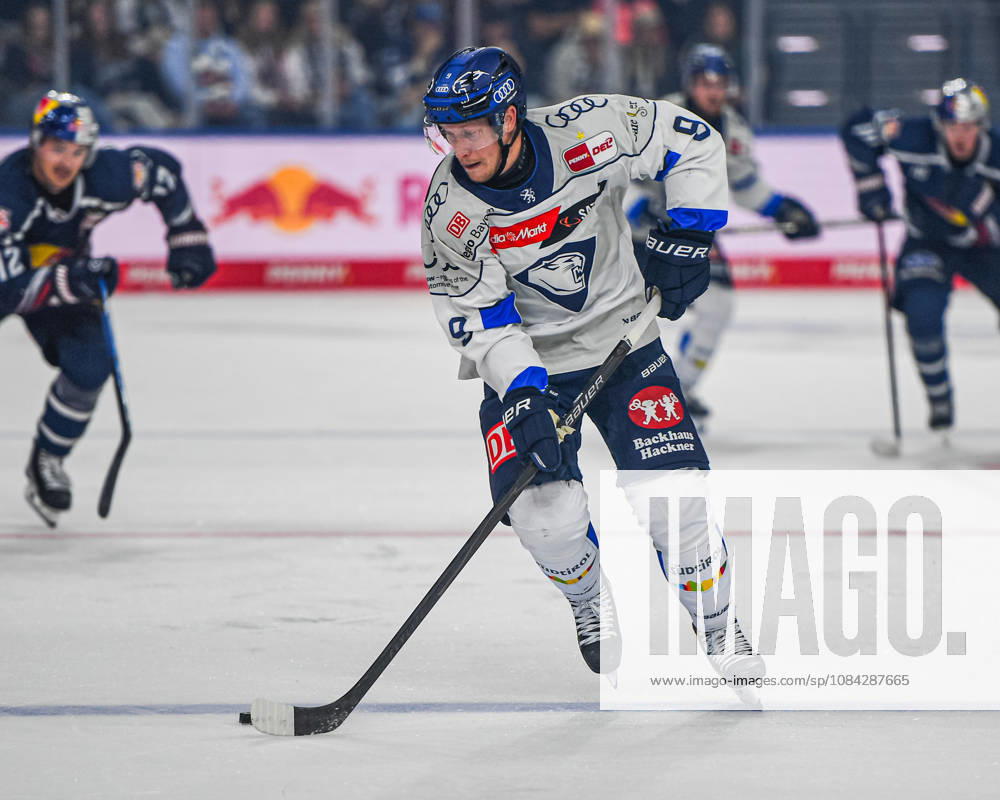 Munich, Germany PENNY DEL, German Ice Hockey League, 2026–27 season, Matchday 7: EHC Red Bull Munich vs. ERC Ingolstadt at SAP Garden in Munich; Moritz Warnecke of EHC Red Bull Munich on the puck, with the puck, in possession of the puck