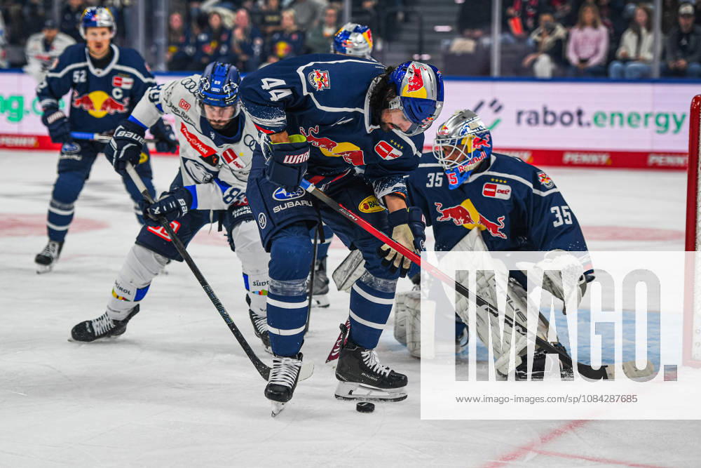 Munich, Germany PENNY DEL, German Ice Hockey League, 2026–27 season, Matchday 7: EHC Red Bull Munich vs. ERC Ingolstadt at SAP Garden in Munich Trevor Carrick of EHC Red Bull Munich on the puck, with the puck, in possession of the puck
