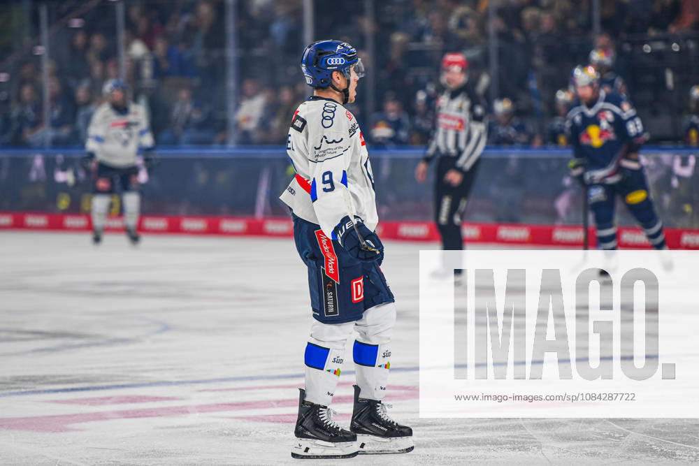 Munich, Germany PENNY DEL, German Ice Hockey League, 2026–27 season, Matchday 7: EHC Red Bull Munich vs. ERC Ingolstadt at SAP Garden in Munich. Moritz Warnecke of EHC Red Bull Munich looks pensive, serious, and focused.