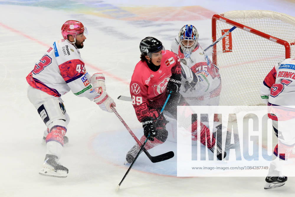 DEU, GER, Ice Hockey, Match Day, 2026–27 Season, Berlin, Eisbären Berlin vs. Grizzly Wolfsburg, Andreas Eder (Eisbären Berlin) 43, Jonas Neffin (Eisbären Berlin) 75, Matt Choupani (Grizzly Wolfsburg) 89, nordphoto GmbH, Engler, City, Uber Arena, State, Country