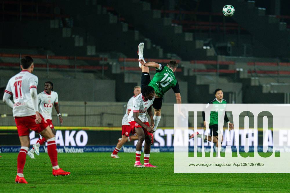 3rd Division, Matchday 8, SC Preußen Münster vs. Rot-Weiss Essen at the LVM Preußenstadion; Torge Paetow of Münster falls to the ground during a header duel. IMPORTANT NOTICE: In accordance with DFB and DFL regulations, it is prohibited to use or allow the use of photographs taken in the stadium and or during the game in the form of sequential images and or video-like photo series