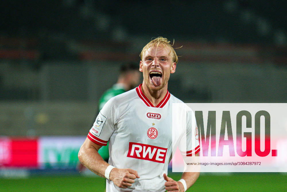 3rd Division, Matchday 8, SC Preußen Münster vs. Rot-Weiss Essen at the LVM Preußenstadion—the goal that tied the score at 2–2, with Ben Hüning of Essen celebrating here. IMPORTANT NOTICE: In accordance with DFB and DFL regulations, it is prohibited to use or allow the use of photographs taken in the stadium and or during the game in the form of sequential images and or video-like photo series