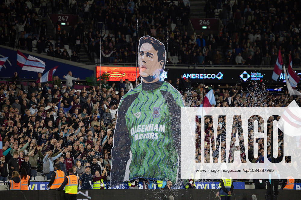 West Ham United v Queens Park Rangers, EFL Sky Bet Championship, EFL, Football, London Stadium, London, UK - 09 Oct 2026 A large tifo tribute to Ex West Ham Goalkeeper Ludek Miklosko who died on September 14h 2026 London London Stadium Stratford GBR, UK NEWSPAPERS OUT