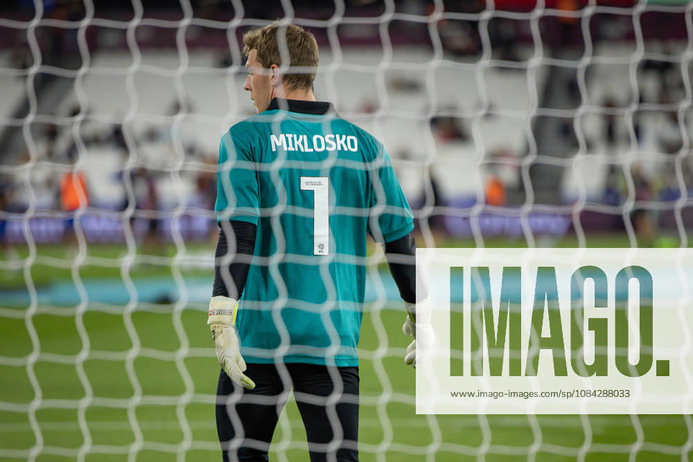 West Ham United v Queens Park Rangers, EFL Sky Bet Championship, EFL, Football, London Stadium, London, UK - 09 Oct 2026 Mads Hermansen of West Ham United wears a shirt in tribute to Ex West Ham Goalkeeper Ludek Miklosko during the pre-match warm up London London Stadium Stratford GBR, UK NEWSPAPERS OUT