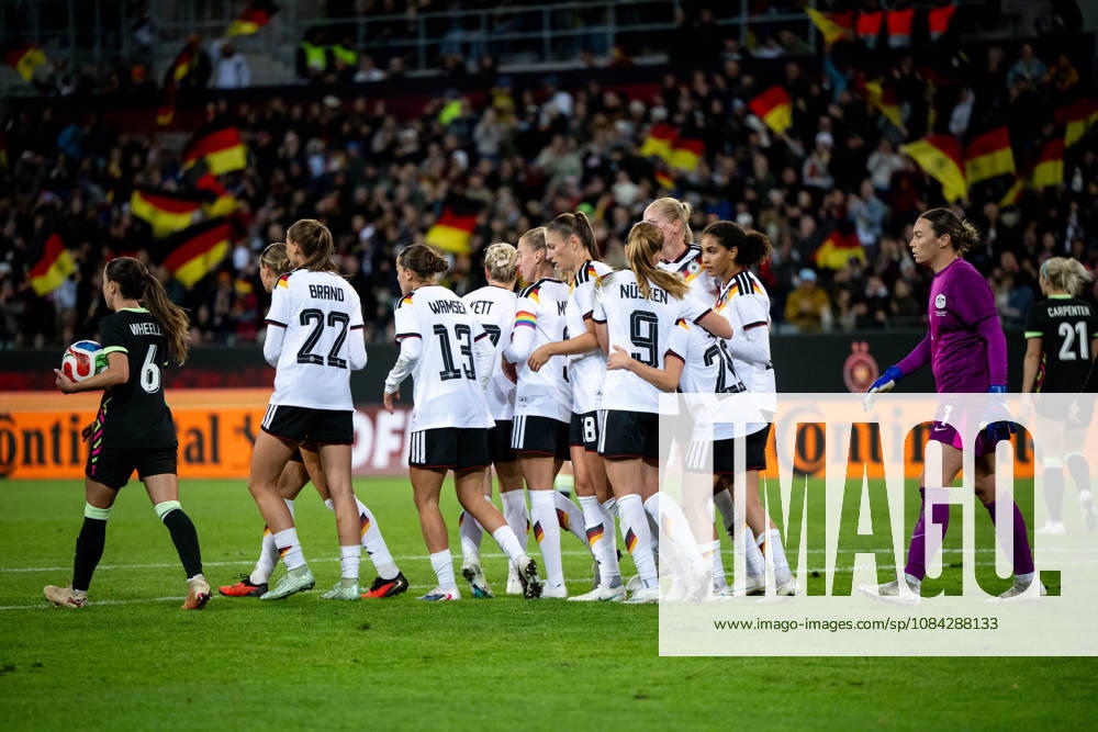 GER, Soccer, Women s, International Match, Karlsruhe, Germany vs. Australia: Jule Brand (Germany), 22; Carlotta Wamser (Germany), 13; Franziska Kett (Germany), 17; Melissa Kössler (Germany), 18; Janina Minge (Germany), 5, Sjoeke Nüsken (Germany), 9, Cora Zicai (Germany), 14, and the team celebrate the goal that made it 1–0. Karlsruhe BBBank Wildpark, Baden-Württemberg, Germany