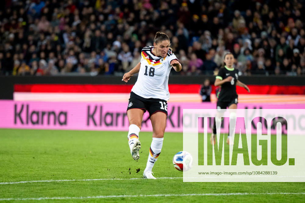 GER, Soccer, Women s, International Match, Karlsruhe, Germany vs. Australia: Melissa Kössler of Germany s U-18 team scores the goal to make it 2-0 at Karlsruhe BBBank Wildpark, Baden-Württemberg, Germany