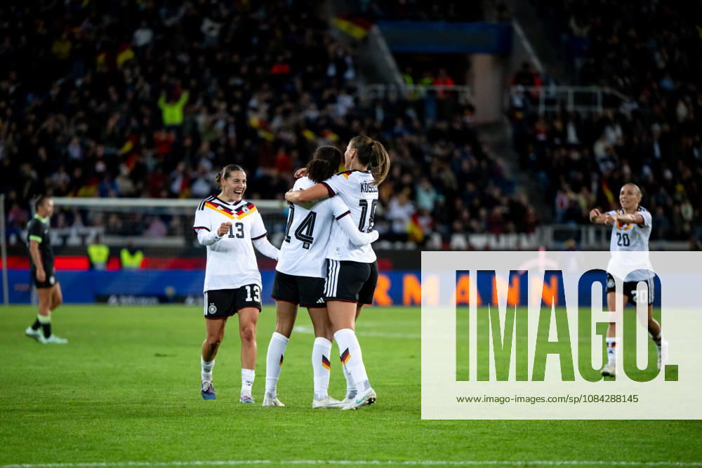GER, Soccer, Women s, International Match, Karlsruhe, Germany vs. Australia: Melissa Kössler (Germany, 18), Cora Zicai (Germany, 14), and Carlotta Wamser (Germany, 13) celebrate the goal that made it 2–0. Karlsruhe BBBank Wildpark, Baden-Württemberg, Germany
