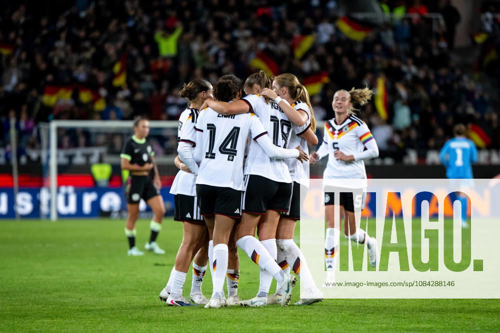 GER, Soccer, Women s, International Match, Karlsruhe, Germany vs. Australia Carlotta Wamser (Germany), 13, Cora Zicai (Germany), 14, Melissa Kössler (Germany), 18, Janina Minge (Germany), No. 5, and the team celebrate the goal that made it 2–0. Karlsruhe BBBank Wildpark, Baden-Württemberg, Germany