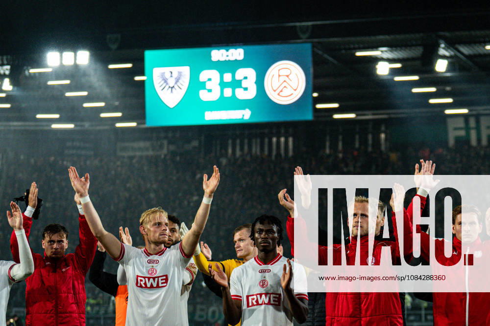 3rd Division, Matchday 8, SC Preußen Münster vs. Rot Weiss Essen at the LVM Preußenstadion, Rot Weiss Essen in front of the stands IMPORTANT NOTICE: In accordance with DFB and DFL regulations, it is prohibited to use or allow the use of photographs taken in the stadium and or during the game in the form of sequential images and or video-like photo series.