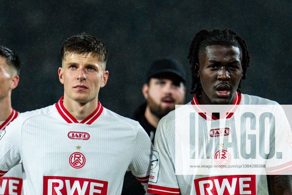 3rd Division, Matchday 8, SC Preußen Münster vs. Rot Weiss Essen at the LVM Preußenstadion Michael Kostka (Essen) and Franci Bouebari (Essen) disappointed by the draw IMPORTANT NOTICE In accordance with DFB and DFL regulations, it is prohibited to use or allow the use of photographs taken in the stadium and or during the game in the form of sequential images and or video-like photo series
