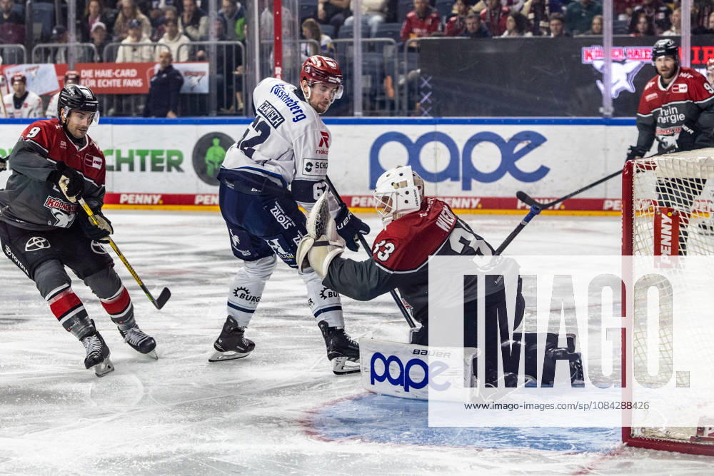 Thomas Schemitsch, Schwenninger Wild Wings, 62 vs. Nico Wien, Cologne Sharks, 33, Maximilian Kammerer, Cologne Sharks, 09 Cologne Sharks vs. Schwenninger Wild Wings, Ice Hockey, Penny DEL, Matchday 07, 2026–2027, October 9, 2026, Cologne Sharks vs. Schwenninger Wild Wings, Ice Hockey, Penny DEL, Matchday 07, 2026–2027, October 9, 2026, Cologne