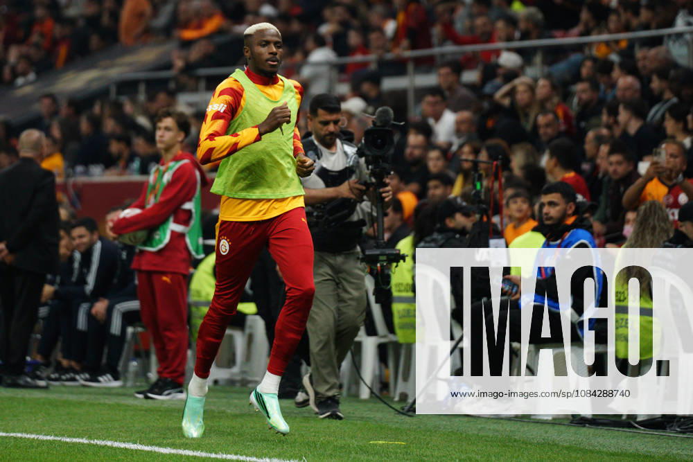 Victor Osimhen (C) of Galatasaray warms up during the Turkish Super League 2026 27 match between Galatasaray and Kasimpasa at RAMS Park Stadium in Istanbul, Turkey, on October 9, 2026. Sariyer Turkey - ZUMAu194 20261009_zip_u194_020