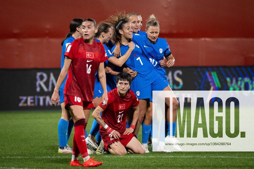 Turkiye v Slovenia - 2027 FIFA Women’s World Cup European Qualifiers ISTANBUL, TURKIYE - OCTOBER 9: Players of Slovenia celebrate after a goal during the 2027 FIFA Women’s World Cup European qualifiers play-off first-leg match between Turkiye and Slovenia at Pendik Stadium in Istanbul, Turkiye, on October 9, 2026. Didem Mente Anadolu Istanbul Turkey. Editorial use only. Please get in touch for any other usage.