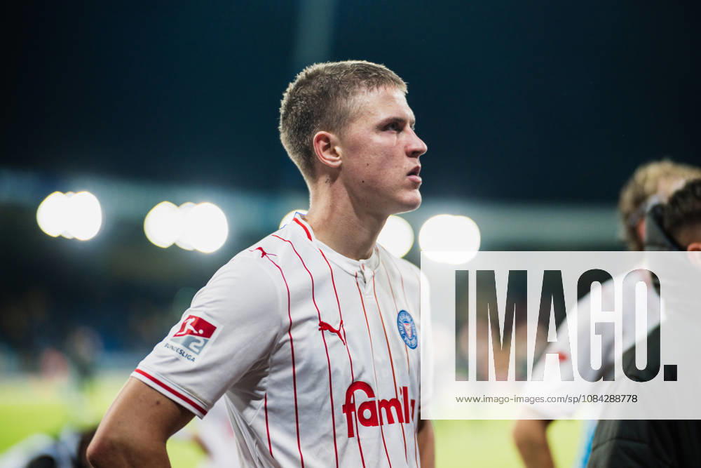 2. Bundesliga: Eintracht Braunschweig vs. Holstein Kiel, October 9, 2026; Phil Harre’s Holstein Kiel (19th) faces the fans; Soccer, 2. Bundesliga, Matchday 7: Eintracht Braunschweig vs. Holstein Kiel on October 9, 2026, at Eintracht Stadium, Braunschweig DFL regulations prohibit any use of photographs as image sequences and or quasi-video