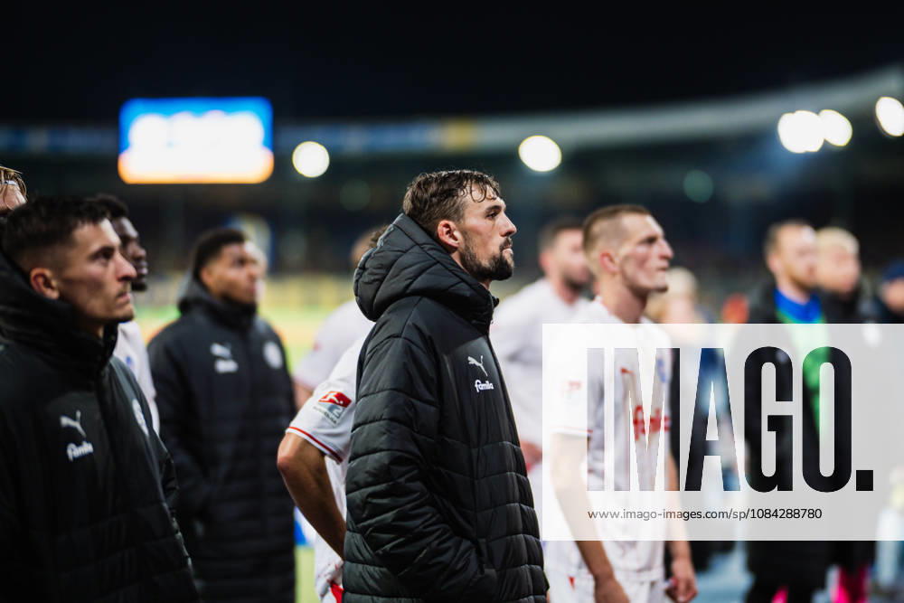2. Bundesliga: Eintracht Braunschweig vs. Holstein Kiel, October 9, 2026 Jonas Meffert Holstein Kiel, 28, stands in front of the fans Soccer, 2. Bundesliga, Matchday 7 Eintracht Braunschweig vs. Holstein Kiel on October 9, 2026, at Eintracht Stadium, Braunschweig DFL regulations prohibit any use of photographs as image sequences and or quasi-video