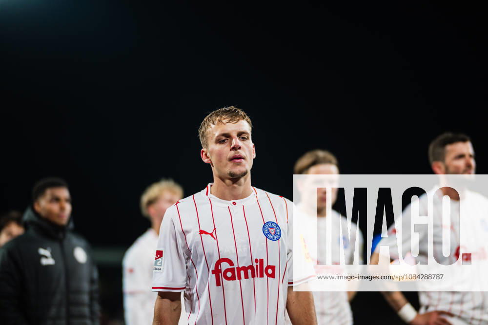 2. Bundesliga: Eintracht Braunschweig vs. Holstein Kiel, October 9, 2026: Gyan, Gavin de Regt, Holstein Kiel, 11, with his head down, soccer, 2. Bundesliga, Matchday 7: Eintracht Braunschweig vs. Holstein Kiel on October 9, 2026, at Eintracht Stadium, Braunschweig DFL REGULATIONS PROHIBIT ANY USE OF PHOTOGRAPHS AS IMAGE SEQUENCES AND OR QUASI-VIDEO