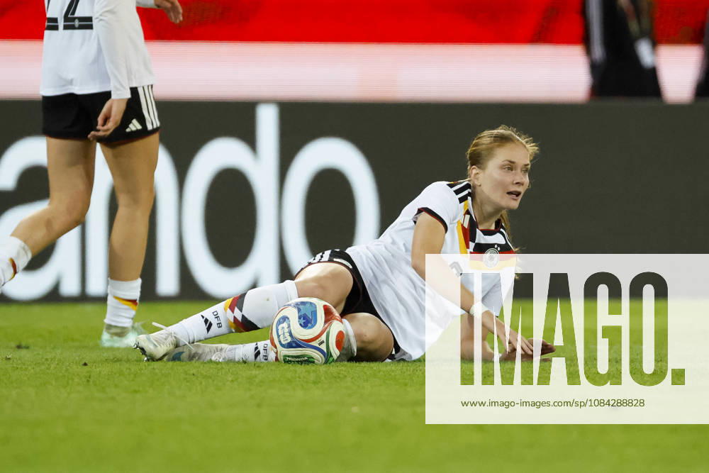 Sjoeke Nüsken, Nusken Germany, 09 on the ground, Germany, soccer, women, friendly match, 2026, Germany vs. Australia, October 9, 2026, Karlsruhe BBBank Wildpark, Germany