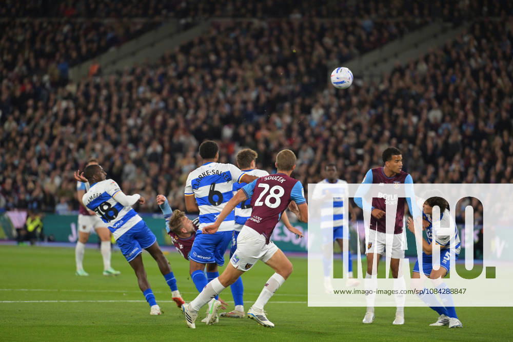 West Ham vs QPR Championship Jarrod Bowen of West Ham United tries an overe head shot at goal during the West Ham vs Queens Park Rangers, EFL Championship match at the London Stadium Stratford. This image is for . Licence required from the Football DataCo for any other use. London The London Stadium UK