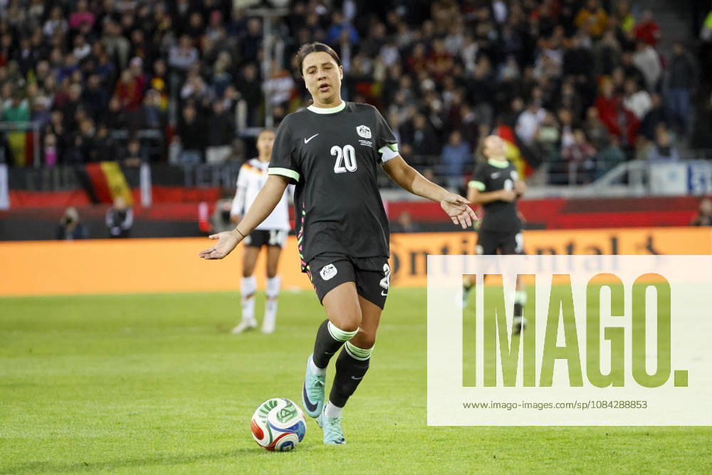 Samantha Kerr, Australia, 20 on the ball, Germany, soccer, women, friendly match, 2026, Germany vs. Australia, October 9, 2026, Karlsruhe BBBank Wildpark, Germany