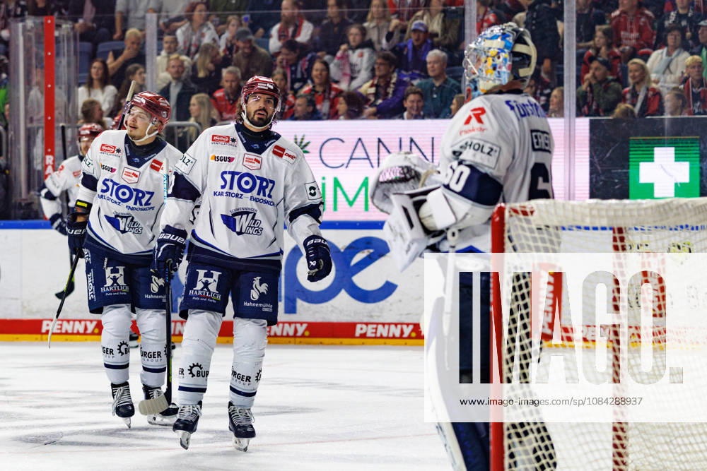 COLONGE, GERMANY - 9 OCTOBER 2026: Image shows the celebration of the second goal for Schwenninger Wild Wings during PENNY DEL 2026 27 Regular Season, Matchday 7: Kölner Haie vs Schwenninger Wild Wings at LANXESS arena on 9 10 2026 in Colonge, Germany. Germany