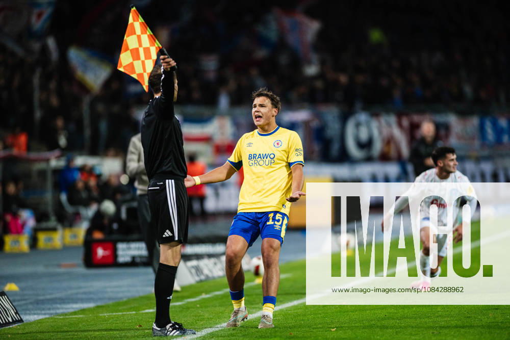 2. Bundesliga: Eintracht Braunschweig vs. Holstein Kiel, October 9, 2026: Max Marie of Eintracht Braunschweig, No. 15, argues with the linesman. Soccer, 2. Bundesliga, Matchday 7: Eintracht Braunschweig vs. Holstein Kiel on October 9, 2026, at Eintracht Stadium, Braunschweig DFL regulations prohibit any use of photographs as image sequences and or quasi-video