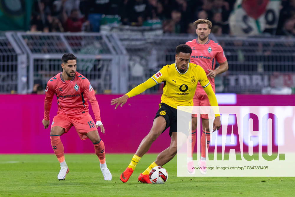 Dortmund, Germany October 9, 2026 Bundesliga 2026–2027 Matchday 5: Borussia Dortmund vs. SV Werder Bremen Pictured from left: Ludovit Reis (SVW) and Felix Nmecha (BVB) in a tackle. DFL and DFB regulations prohibit any use of photographs as image sequences and or quasi-video. Signal Iduna Park North Rhine-Westphalia