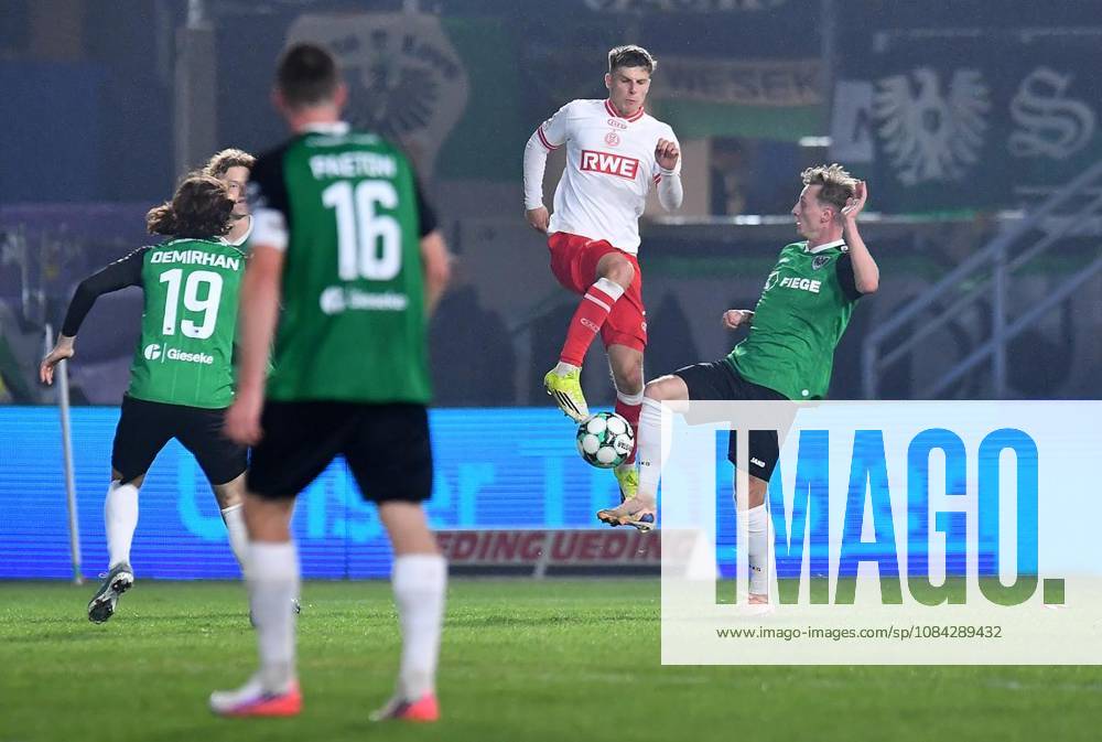 Preußen Münster vs. Rot Weiss Essen ** FOR ** **Soccer 3rd Division, Matchday 8: Preußen Münster vs. Rot-Weiss Essen on October 9, 2026, at the LVM Preußenstadion in Münster. Michael Kostka (Rot-Weiss Essen), left; Joshua Mees (Preußen Münster). Germany, North Rhine-Westphalia, Münster. Copyright ThorstenxTillmann