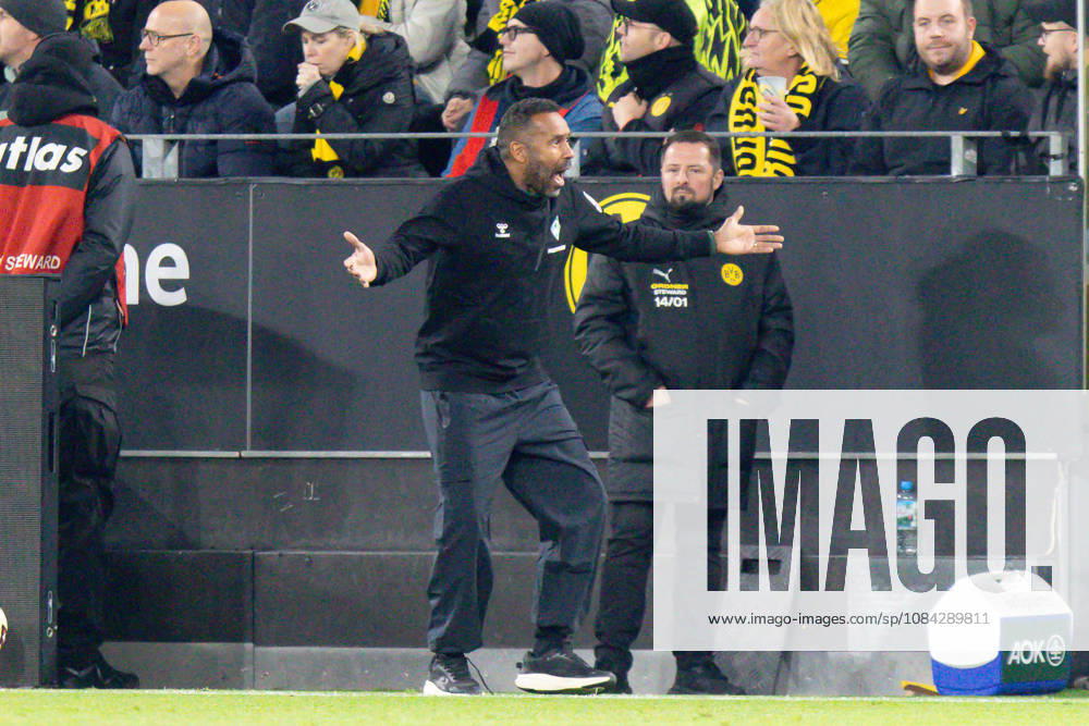 Dortmund, Germany October 9, 2026 Bundesliga 2026–2027 Matchday 5: Borussia Dortmund vs. SV Werder Bremen Pictured: SVW coach Daniel Thioune giving instructions from the sidelines. DFL and DFB regulations prohibit any use of photographs as image sequences and or quasi-video. Signal Iduna Park, North Rhine-Westphalia