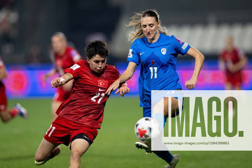 Turkiye v Slovenia - FIFA Women s World Cup 2027 European Qualifiers ISTANBUL, TURKIYE - OCTOBER 09: Lara Pransnikar (11) of Slovenia competes with Cansu Kaya of Turkiye during the FIFA Women s World Cup 2027 European Qualifiers Play-offs Round 1 First Leg between Turkiye and Slovenia at Pendik Stadium in Istanbul, Turkiye, on October 09, 2026. Didem Mente Anadolu Istanbul Turkey. Editorial use only. Please get in touch for any other usage.