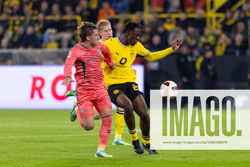 Dortmund, Germany October 9, 2026 Bundesliga 2026–2027 Matchday 5: Borussia Dortmund vs. SV Werder Bremen Pictured from left: Chuki (SVW) and Joane Gadou (BVB) in a tackle. DFL and DFB regulations prohibit any use of photographs as image sequences and or quasi-video. Signal Iduna Park NorthRhineland-Westphalia