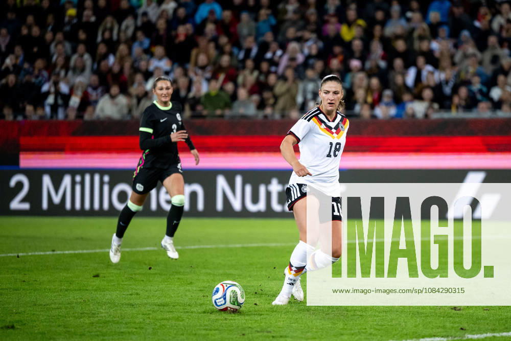 GER, Soccer, Women s, International Match, Karlsruhe, Germany vs. Australia, Melissa Kössler, Germany U-18, on the ball, Karlsruhe, BBBank Wildpark, Baden-Württemberg, Germany