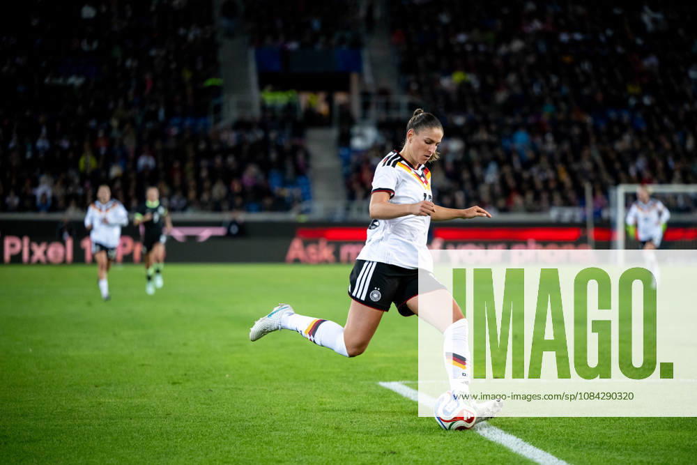 GER, Soccer, Women s, International Match, Karlsruhe, Germany vs. Australia, Melissa Kössler, Germany U-18, on the ball, Karlsruhe, BBBank Wildpark, Baden-Württemberg, Germany