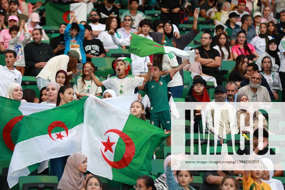 Algerie vs Republique centrafricaine feminine (Qualifications JO Les supporters algeriens celebrent, lors du match Algerie contre Republique centrafricaine feminine, Qualifications JO Los Angeles 2028, au Stade de 5 Juillet a Alger, en Algerie, le 09 Octobre 2026 (Photo By Billel Bensalem APPImages) Alger Algerie