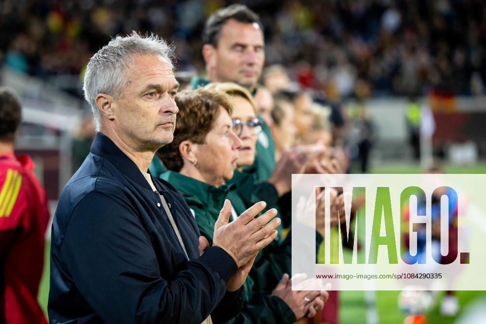 GER, Soccer, Women s, International Match, Karlsruhe, Germany vs. Australia; Christian Wück, Germany s national team coach, applauds before the game at Karlsruhe BBBank Wildpark, Baden-Württemberg, Germany