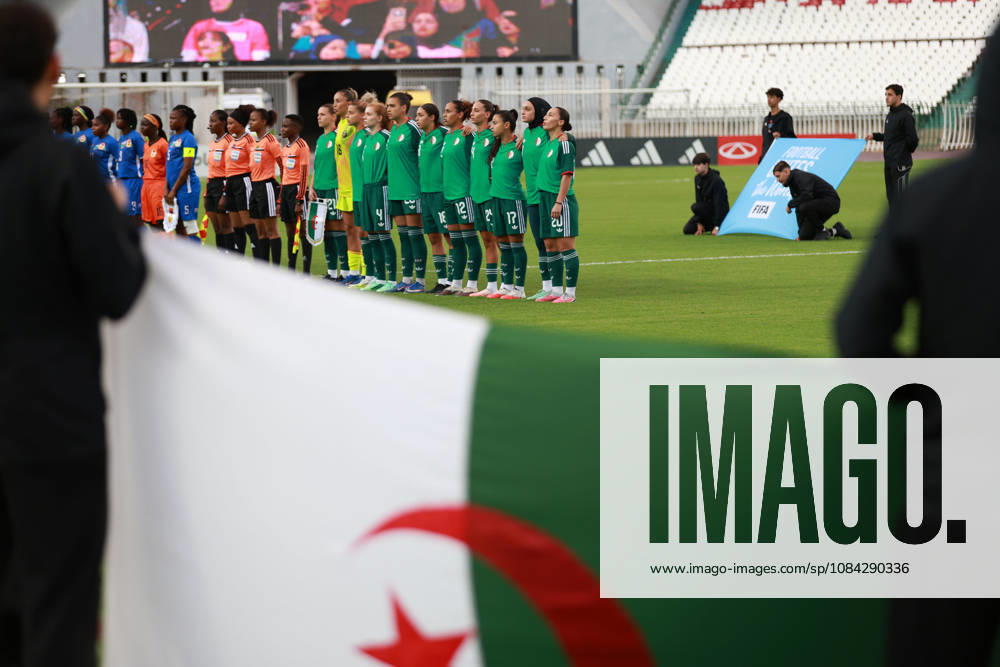 Algerie vs Republique centrafricaine feminine (Qualifications JO Les titulaires algeriens posent pour une photo de groupe avant le match Algerie contre Republique centrafricaine feminine, Qualifications JO Los Angeles 2028, au Stade de 5 Juillet a Alger, en Algerie, le 09 Octobre 2026 (Photo By Billel Bensalem APP Images) Alger Algerie