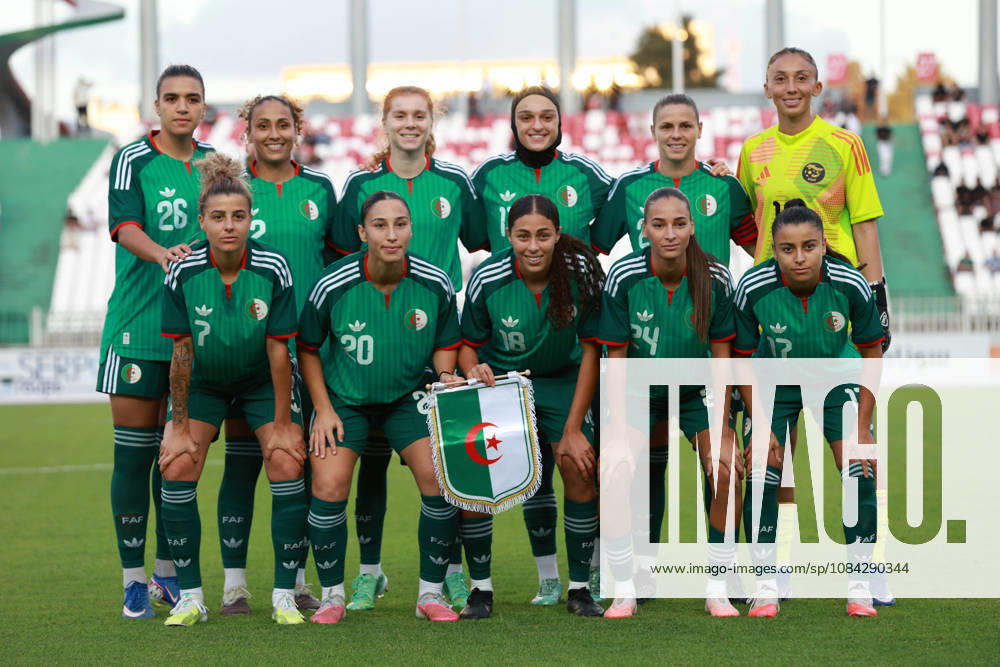 Algerie vs Republique centrafricaine feminine (Qualifications JO Les titulaires algeriens posent pour une photo de groupe avant le match Algerie contre Republique centrafricaine feminine, Qualifications JO Los Angeles 2028, au Stade de 5 Juillet a Alger, en Algerie, le 09 Octobre 2026 (Photo By Billel Bensalem APP Images) Alger Algerie