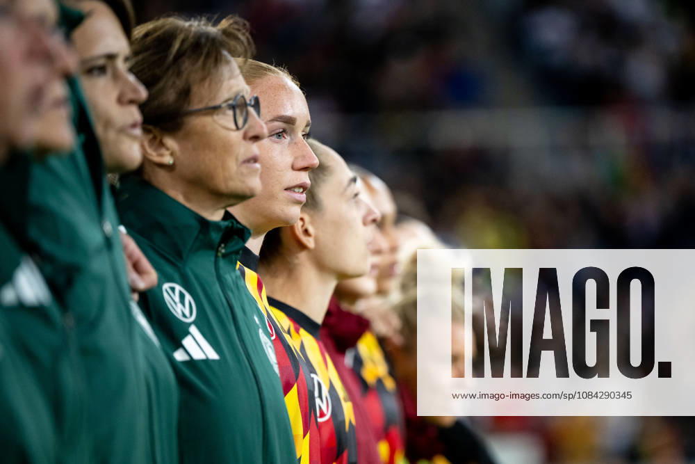 GER, Soccer, Women s, International Match, Karlsruhe, Germany vs. Australia; Laura Dick (Germany), age 21, and the team during the national anthem; Karlsruhe, BBBank Wildpark, Baden-Württemberg, Germany