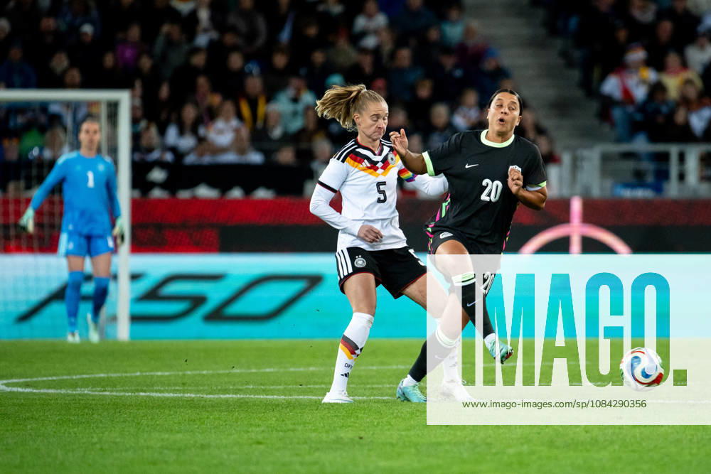 GER, Soccer, Women s, International Match, Karlsruhe, Germany vs. Australia; Janina Minge (Germany), No. 5, in a tackle with Samantha Kerr (Australia), No. 20; Karlsruhe BBBank Wildpark, Baden-Württemberg, Germany