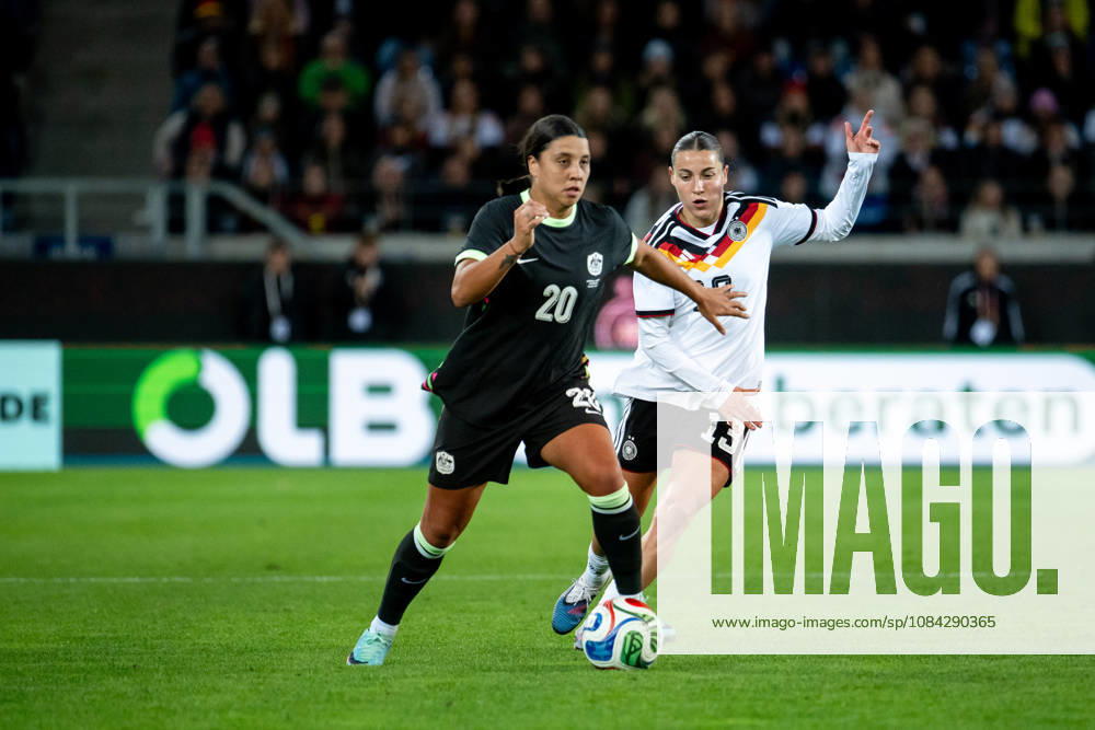 GER, Soccer, Women s, International Match, Karlsruhe, Germany vs. Australia; Samantha Kerr (Australia, 20) in a duel with Carlotta Wamser (Germany, 13); Karlsruhe BBBank Wildpark, Baden-Württemberg, Germany