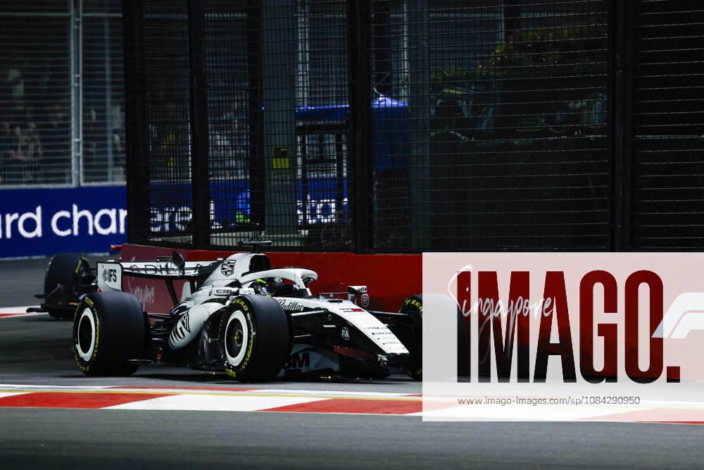 F1 - SINGAPORE GRAND PRIX 2026 11 PEREZ Sergio (mex), Cadillac F1 Team MAC-26, action, front wing damage during the 2026 Formula 1 Singapore Grand Prix, 17th round of the 2026 Formula One World Championship, WM, Weltmeisterschaft from October 9 to 11, 2026 on the Marina Bay Street Circuit, in Singapore, Singapore - SingaporeSingapore