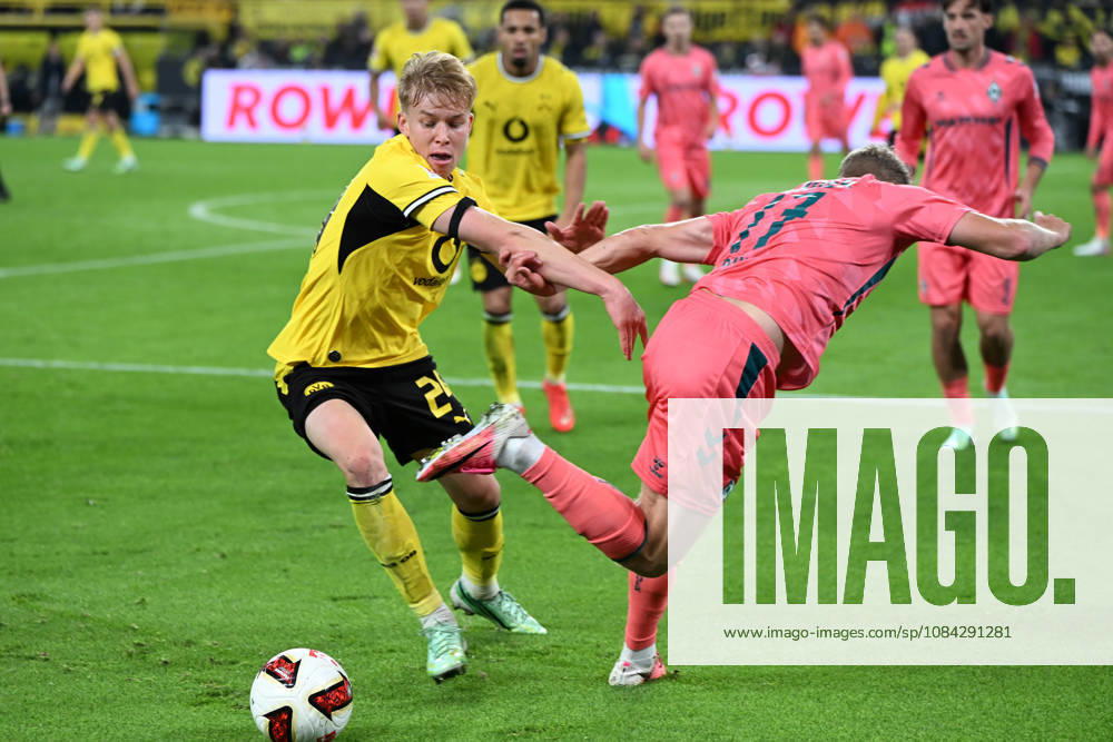 Daniel Svensson of Borussia Dortmund and Marco Gruell of Werder Bremen battle for the ball during the Bundesliga match between Borussia Dortmund and SV Werder Bremen at Signal Iduna Park on October 9, 2026, in Dortmund, Germany. Photo by Ralf Treese, DeFodi Images. Daniel Svensson of Borussia Dortmund and Marco Gruell of Werder Bremen battle for the ball during the Bundesliga match between Borussia Dortmund and SV Werder Bremen at Signal Iduna Park on October 9, 2026 in Dortmund, Germany. Photo by Ralf Treese, DeFodi Images. DFB and DFL regulations prohibit any use of photographs as image sequences and or quasi-video. Photo by Ralf Treese, DeFodi Images.
