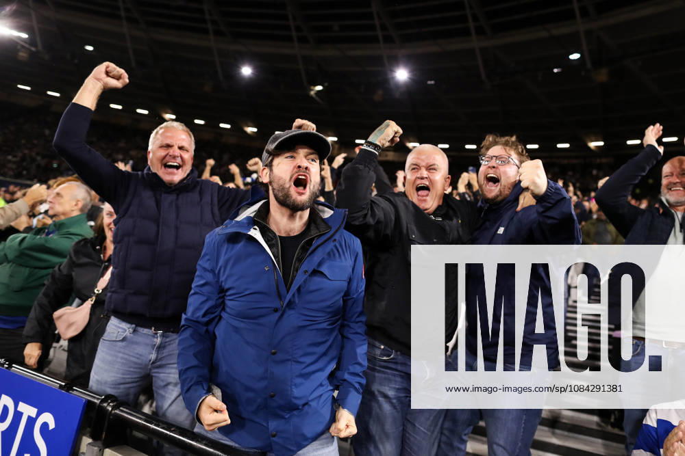 West Ham United gegen Queens Park Rangers, 9. Oktober 2026, London, EFL Championship, Fußball: West Ham United gegen Queens Park Rangers – QPR-Fans feiern ihr erstes Tor. Foto: Jacques Feeney, Abseits, London, Großbritannien