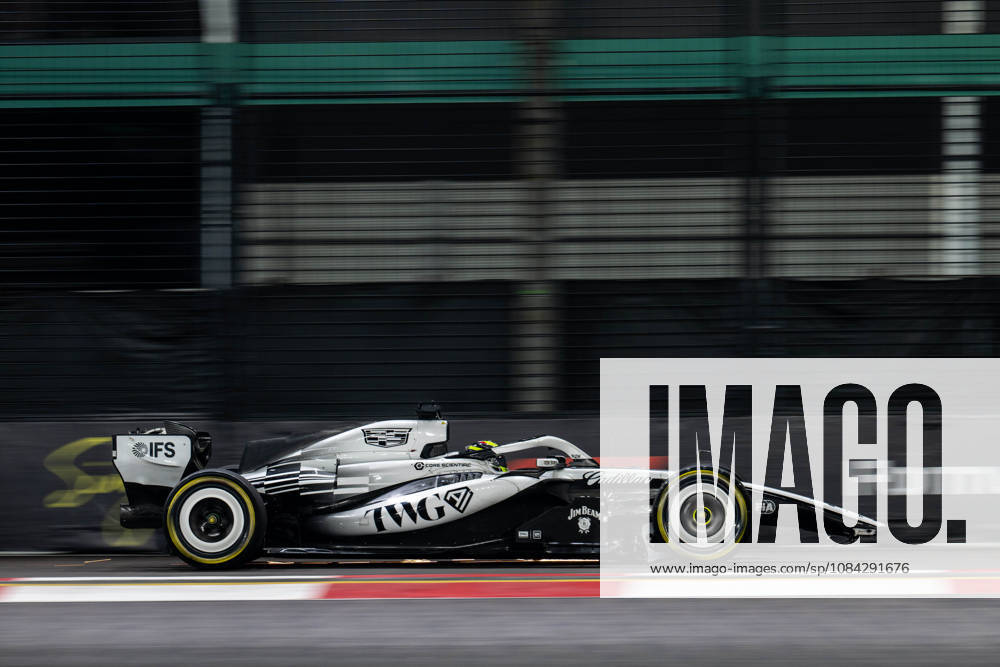 F1 - SINGAPORE GRAND PRIX 2026 11 PEREZ Sergio (mex), Cadillac F1 Team MAC-26, action crash, accident, during the 2026 Formula 1 Singapore Grand Prix, 17th round of the 2026 Formula One World Championship, WM, Weltmeisterschaft from October 9 to 11, 2026 on the Marina Bay Street Circuit, in Singapore, Singapore - SingaporeSingapore